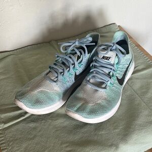 Nike Women's Free Rn Flyknit Shoes